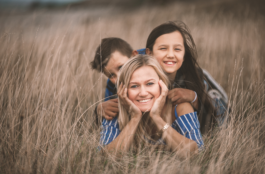 alt="Ula, Roxy and Collin"
